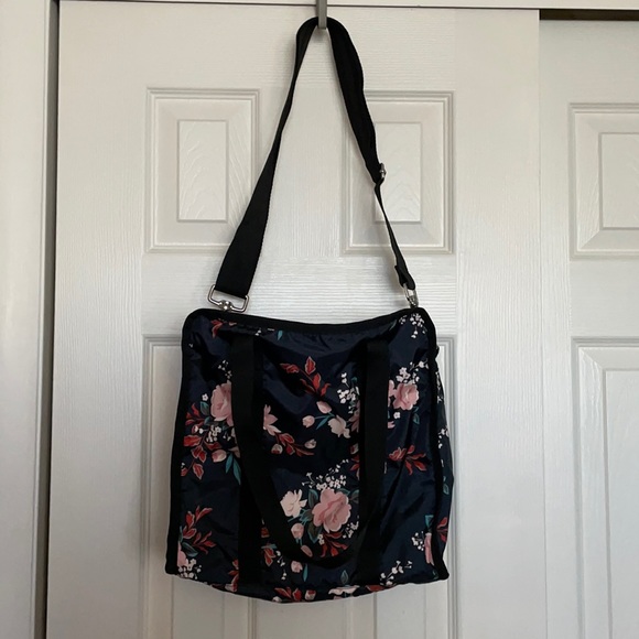 Lesportsac Bags Lesportsac Gabrielle Box Tote Rose Floral Poshmark